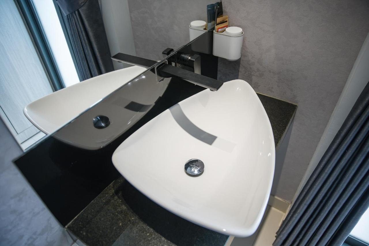 הו צ'י מין סיטי Mari Queen Hotel מראה חיצוני תמונה